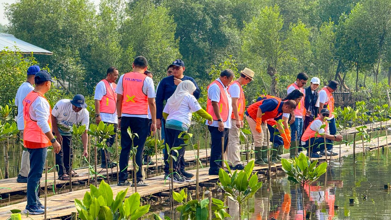 International Earth Day (Hari Bumi) – Aksi Nyata Penanaman Mangrove di Kamal Muara